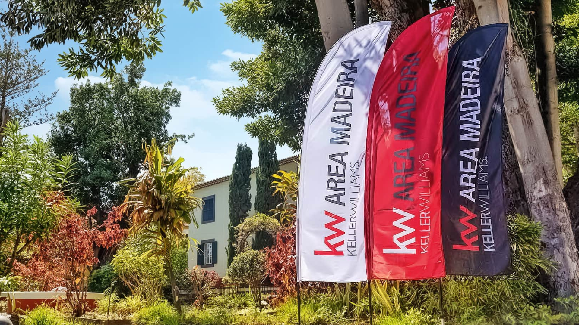 KW Alfa Madeira — bandeiras na sede